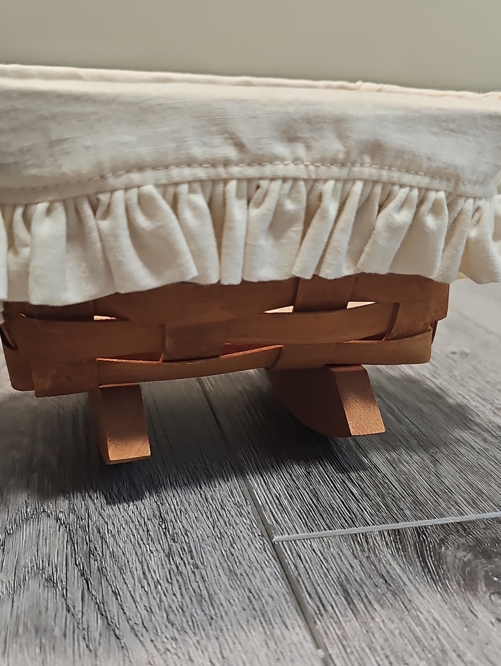 Longaberger Cradle Woven Wooden Basket with Ivory Ruffled Liner